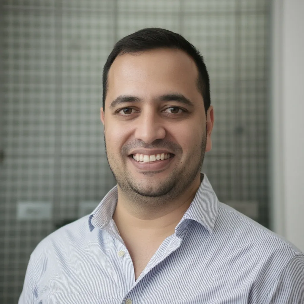 Instructor Carlos Gómez